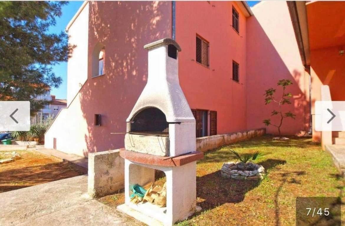 Charming In Apartment Pula